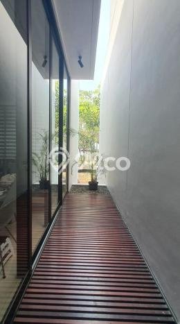 Rumah Elit Modern Tanpa Renovasi di Lebak Bulus Jakarta Selatan Rumah Elit Modern Tanpa Renovasi di Lebak Bulus Jakarta Selatan