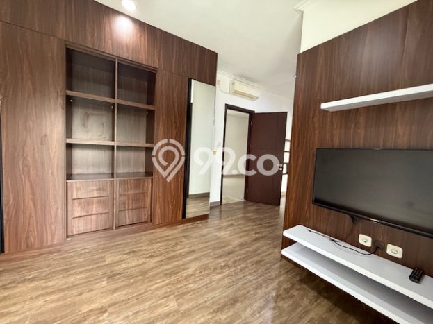Hunian Mewah Siap Huni LT 200m2 di Cipondoh, Tangerang Hunian Mewah Siap Huni LT 200m2 di Cipondoh, Tangerang