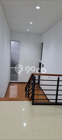 Rumah Mewah LB 210m2 Siap Pakai Desain Elegan di Singgasana, Bandung Rumah Mewah LB 210m2 Siap Pakai Desain Elegan di Singgasana, Bandung