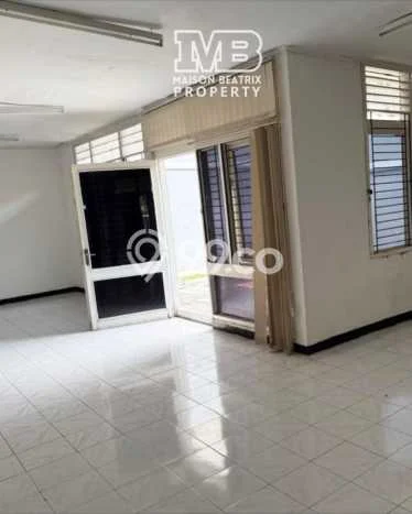 Ready to Use! Luxury House LT 305m2 Desain Elegan di Setiabudi Ready to Use! Luxury House LT 305m2 Desain Elegan di Setiabudi