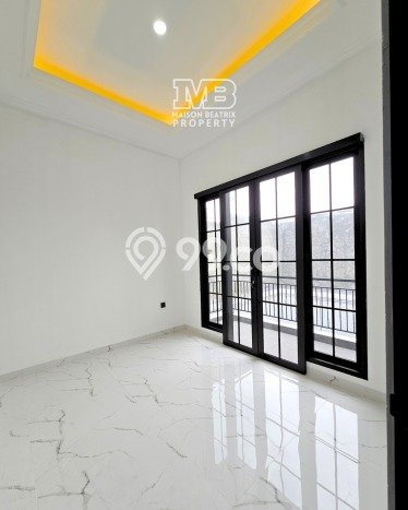 Rumah Mewah LB 255m2 Siap Pakai Desain Elegan di BSD, Tangerang Rumah Mewah LB 255m2 Siap Pakai Desain Elegan di BSD, Tangerang