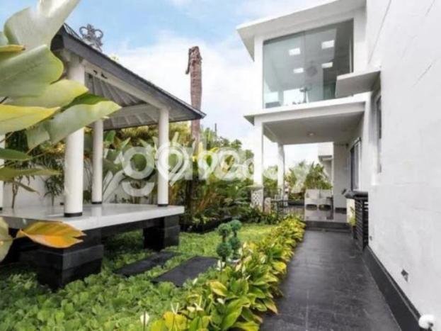 LOKASI TERBAIK! Vila Kawasan , Luas 670m2m², Lingkungan Tenang dan nyaman LOKASI TERBAIK! Vila Kawasan , Luas 670m2m², Lingkungan Tenang dan nyaman