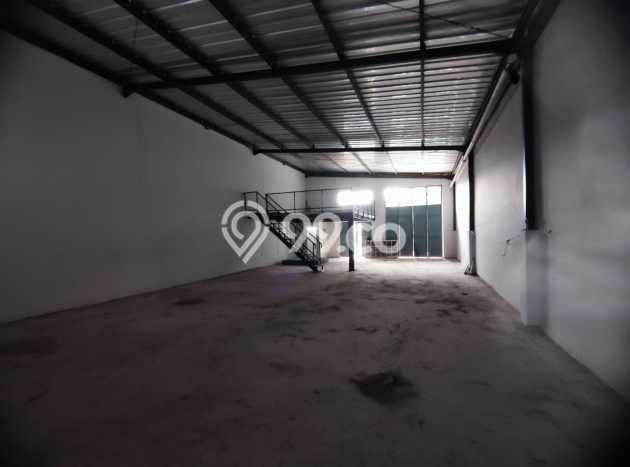 Gudang di , Luas 324m2m², Area Komersial, Ready Operasi Gudang di , Luas 324m2m², Area Komersial, Ready Operasi