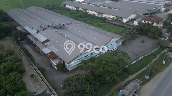 AREA TERSIBUK! Gudang Kawasan Gresik Kota, Luas 6713m², Nilai Tinggi AREA TERSIBUK! Gudang Kawasan Gresik Kota, Luas 6713m², Nilai Tinggi