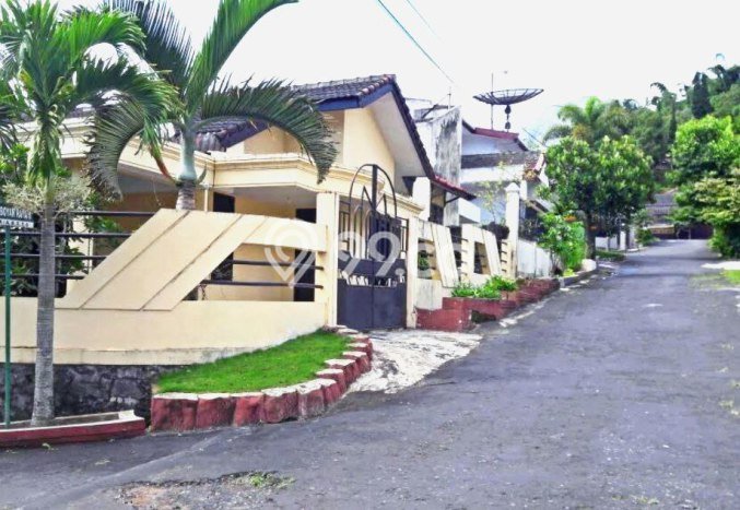 For Sale Hunian Rumah Terawat 3 KT di Batu, Malang For Sale Hunian Rumah Terawat 3 KT di Batu, Malang