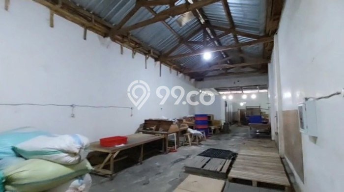 LOKASI TERBAIK! Gudang di Pakisaji, Luas 530m2m², Area Komersial LOKASI TERBAIK! Gudang di Pakisaji, Luas 530m2m², Area Komersial