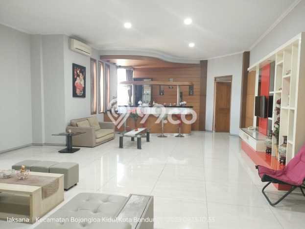 Ready to Use! Premium House LT 400m2 Desain Modern di Mekar Wangi Ready to Use! Premium House LT 400m2 Desain Modern di Mekar Wangi