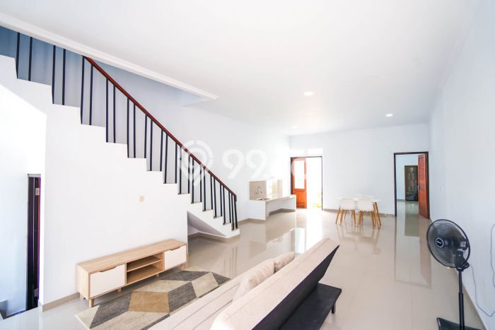 Properti Strategis 3 KT Luas Tanah 125m² di Ciputat, Tangerang Selatan Properti Strategis 3 KT Luas Tanah 125m² di Ciputat, Tangerang Selatan