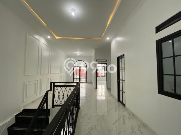 Rumah Strategis Modern Lb 180m2 di Ciracas, Jakarta Timur Rumah Strategis Modern Lb 180m2 di Ciracas, Jakarta Timur