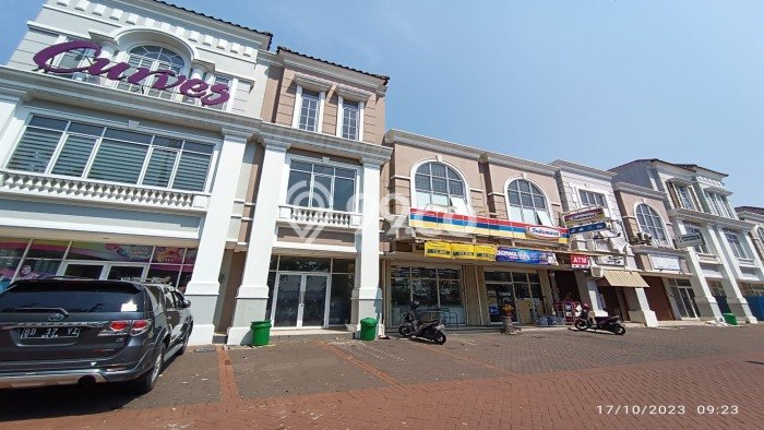 KEUNTUNGAN BERLIPAT! Ruko Kawasan Simongan, Luas 157m², Posisi Mainroad KEUNTUNGAN BERLIPAT! Ruko Kawasan Simongan, Luas 157m², Posisi Mainroad