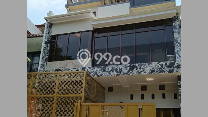 Jual Rumah Mewah Megah Dengan View Cantik di Candi Golf, Semarang Jual Rumah Mewah Megah Dengan View Cantik di Candi Golf, Semarang