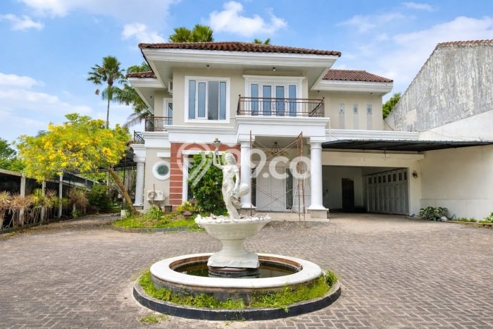 Rumah Mewah Siap Huni LT 1940m2 di Tembalang, Semarang Rumah Mewah Siap Huni LT 1940m2 di Tembalang, Semarang