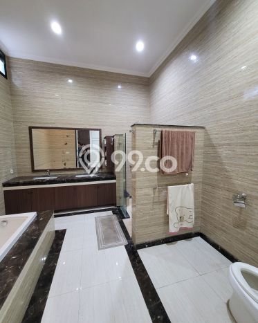Jual Rumah Luas Megah Dengan View Cantik di Graha Padma, Semarang Jual Rumah Luas Megah Dengan View Cantik di Graha Padma, Semarang