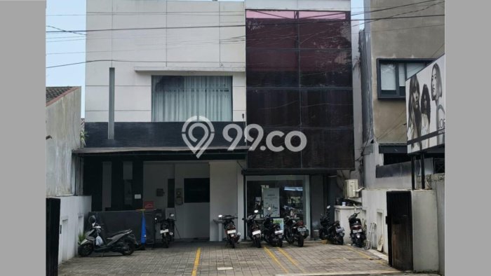 Ruko Dijual di Candisari Semarang dengan Luas Bangunan 350m2 Ruko Dijual di Candisari Semarang dengan Luas Bangunan 350m2