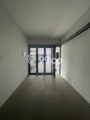 Ready to Use! Luxury House LT 216m2 Desain Modern di Modernland Ready to Use! Luxury House LT 216m2 Desain Modern di Modernland
