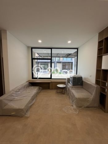 Ready to Use! Luxury House LT 84m2 Desain Elegan di BSD City Ready to Use! Luxury House LT 84m2 Desain Elegan di BSD City