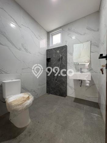 Ready to Use! Luxury House LT 202m2 Desain Modern di BSD City Ready to Use! Luxury House LT 202m2 Desain Modern di BSD City