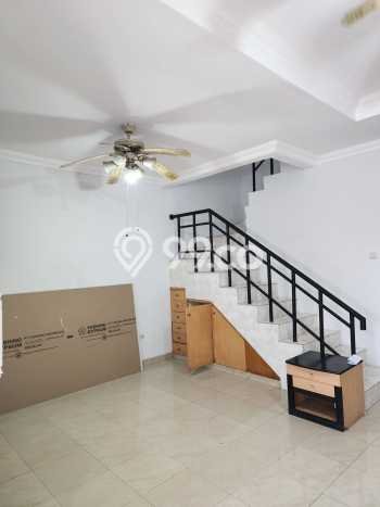 Rumah Disewakan Jakarta Barat LT 90m2 LB 180m2 Area Taman Palem Rumah Disewakan Jakarta Barat LT 90m2 LB 180m2 Area Taman Palem