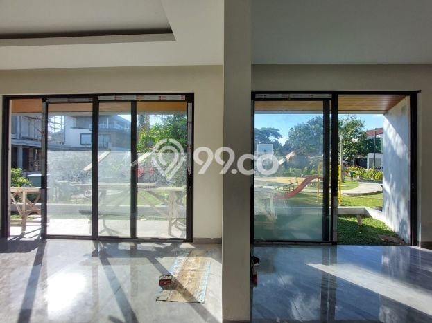 Rumah Mewah LB 302m2 Siap Pakai Desain Elegan di Kalideres, Jakarta Barat Rumah Mewah LB 302m2 Siap Pakai Desain Elegan di Kalideres, Jakarta Barat
