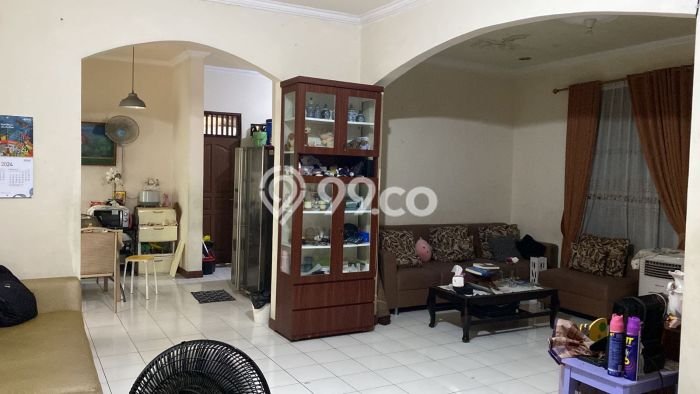 Rumah Strategis Modern Lb 250m2 di Pondok Aren, Tangerang Selatan Rumah Strategis Modern Lb 250m2 di Pondok Aren, Tangerang Selatan