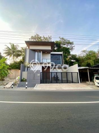 Rumah Strategis Modern Lb 186m2 di Ngaglik, Sleman Rumah Strategis Modern Lb 186m2 di Ngaglik, Sleman