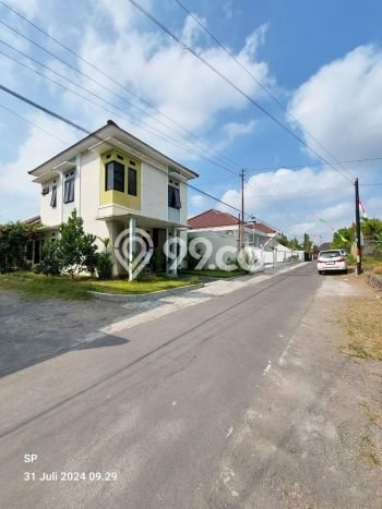 Ready to Use! Premium House LT 751m2 Desain Elegan di Maguwoharjo Ready to Use! Premium House LT 751m2 Desain Elegan di Maguwoharjo
