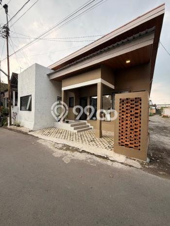 Aset Investasi! Rumah Kost Dijual di Ngaglik, Sleman, 9 KT, 7 KM, Luas 128m2 Aset Investasi! Rumah Kost Dijual di Ngaglik, Sleman, 9 KT, 7 KM, Luas 128m2
