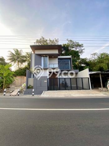 Rumah Strategis Modern Lb 186m2 di Ngaglik, Sleman Rumah Strategis Modern Lb 186m2 di Ngaglik, Sleman