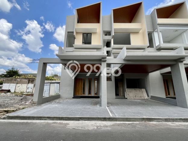 Rumah Luxury Modern Tanpa Renovasi di Caturtunggal Yogyakarta Rumah Luxury Modern Tanpa Renovasi di Caturtunggal Yogyakarta