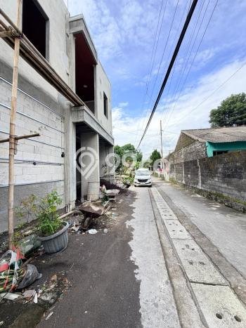 Aset Investasi! Kost Dijual di Ngaglik, Sleman, 16 KT, 16 KM, Luas 300m2 Aset Investasi! Kost Dijual di Ngaglik, Sleman, 16 KT, 16 KM, Luas 300m2