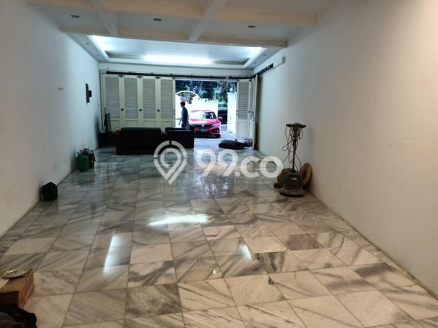 Siap Huni Hunian Elit 7 Kamar di Menteng Dekat ke Mana Pun Siap Huni Hunian Elit 7 Kamar di Menteng Dekat ke Mana Pun