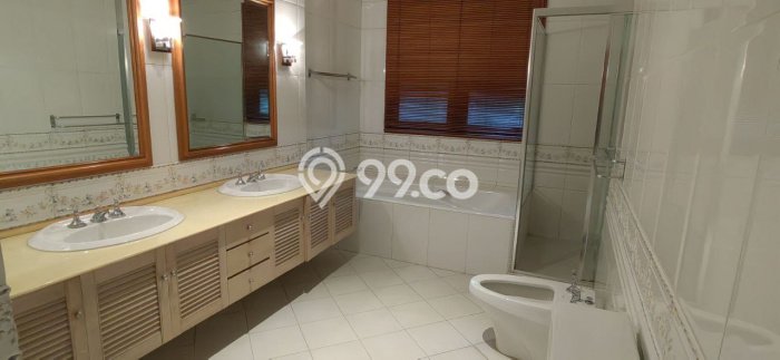 Sewa Rumah Modern di Menteng Harga Rp 600 Juta/ Tahun Sewa Rumah Modern di Menteng Harga Rp 600 Juta/ Tahun