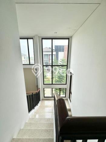 Rumah Mewah LB 262m2 Siap Huni Desain Elegan di BSD, Tangerang Rumah Mewah LB 262m2 Siap Huni Desain Elegan di BSD, Tangerang