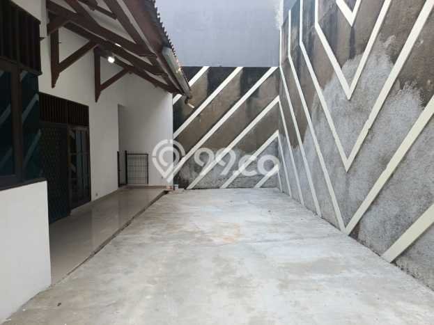 Ready to Use! Premium House LT 752m2 Desain Elegan di Puri Indah Ready to Use! Premium House LT 752m2 Desain Elegan di Puri Indah