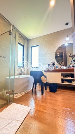 Rumah Eksklusif Dijual LT 310m2 di BSD, Tangerang Selatan Rumah Eksklusif Dijual LT 310m2 di BSD, Tangerang Selatan