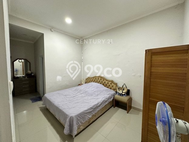 JUAL CEPAT! Rumah Siap Huni Lokasi Premium Tanah Baru, Luas 160m² LB 100m² JUAL CEPAT! Rumah Siap Huni Lokasi Premium Tanah Baru, Luas 160m² LB 100m²