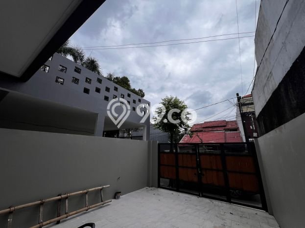 Jual Rumah Eksklusif 4 KT di Villa Meruya, Jakarta Barat Jual Rumah Eksklusif 4 KT di Villa Meruya, Jakarta Barat