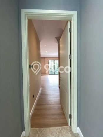 Jual Rumah Bagus Siap Huni LB 160m2 di Kebon Jeruk, Jakarta Barat Jual Rumah Bagus Siap Huni LB 160m2 di Kebon Jeruk, Jakarta Barat