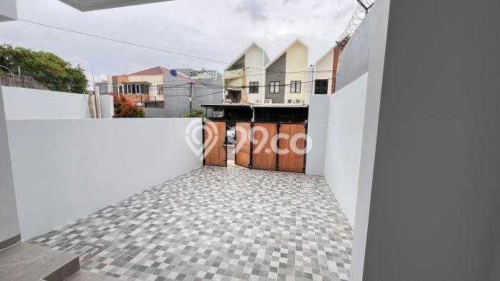 Dijual Rumah Luas Megah Dengan View Eksklusif di Meruya, Jakarta Barat Dijual Rumah Luas Megah Dengan View Eksklusif di Meruya, Jakarta Barat