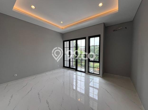 Ready to Use! Luxury House LT 110m2 Desain Elegan di Villa Meruya Ready to Use! Luxury House LT 110m2 Desain Elegan di Villa Meruya