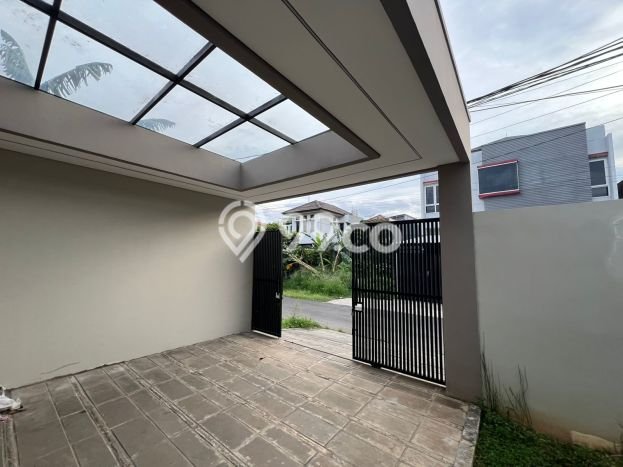 For Sale! Luxury House LT 250m2 Desain Modern di Meruya For Sale! Luxury House LT 250m2 Desain Modern di Meruya