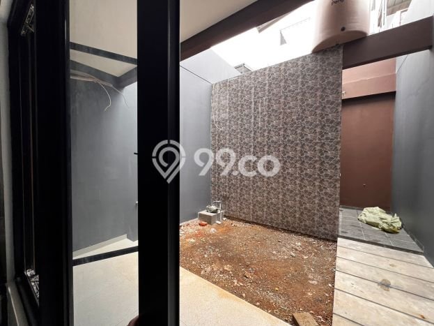 Rumah Mewah LB 140m2 Siap Huni Desain Elegan di Villa Meruya, Jakarta Barat Rumah Mewah LB 140m2 Siap Huni Desain Elegan di Villa Meruya, Jakarta Barat