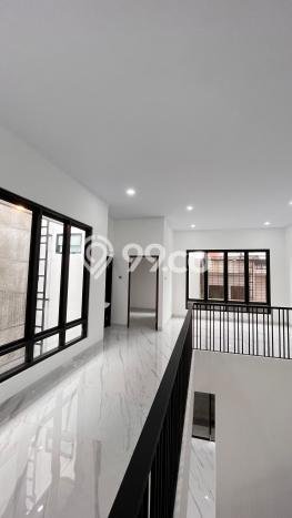 Rumah Luxury Modern Tanpa Renovasi di Meruya Jakarta Barat Rumah Luxury Modern Tanpa Renovasi di Meruya Jakarta Barat