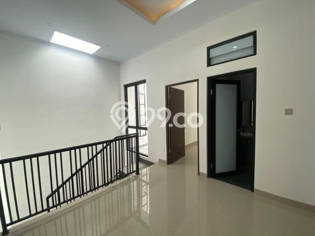 Rumah Luas Asri 3 KT Siap Pakai di Villa Meruya Jakarta Barat Rumah Luas Asri 3 KT Siap Pakai di Villa Meruya Jakarta Barat