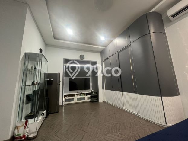 Rumah Luas Asri 3 KT Siap Huni di Meruya Jakarta Barat Rumah Luas Asri 3 KT Siap Huni di Meruya Jakarta Barat
