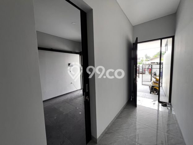 Rumah Mewah LB 140m2 Siap Huni Desain Elegan di Villa Meruya, Jakarta Barat Rumah Mewah LB 140m2 Siap Huni Desain Elegan di Villa Meruya, Jakarta Barat