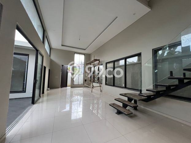 For Sale! Luxury House LT 250m2 Desain Modern di Meruya For Sale! Luxury House LT 250m2 Desain Modern di Meruya