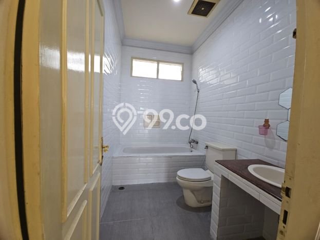 Rumah Cantik Siap Pakai Di Kebayoran Lama Luas 200m2 Aman Rumah Cantik Siap Pakai Di Kebayoran Lama Luas 200m2 Aman