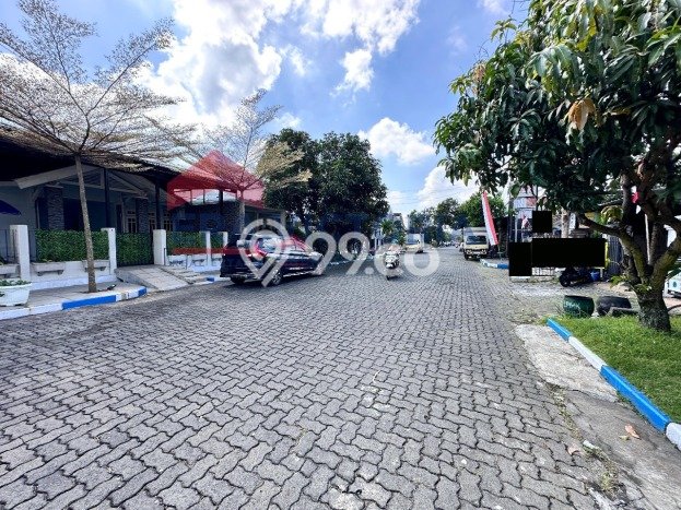 Rumah Modern 8 KT LT 314m2 di Araya Rumah Modern 8 KT LT 314m2 di Araya
