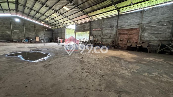 Gudang Dijual di Singosari LT 9448m2, LB 3500m2 untuk Investasi Gudang Dijual di Singosari LT 9448m2, LB 3500m2 untuk Investasi